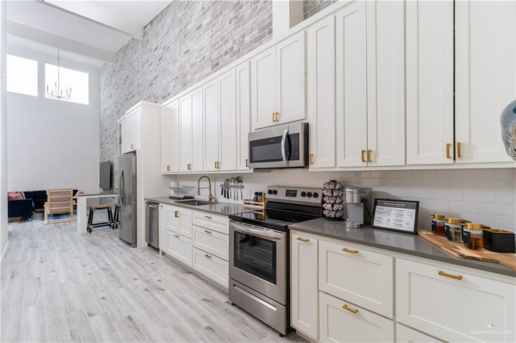 Photo 6 of 821 Galveston Avenue