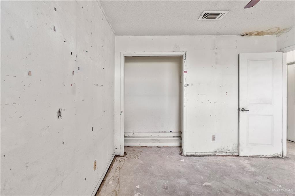 Photo 10 of 924 Greenlawn Street