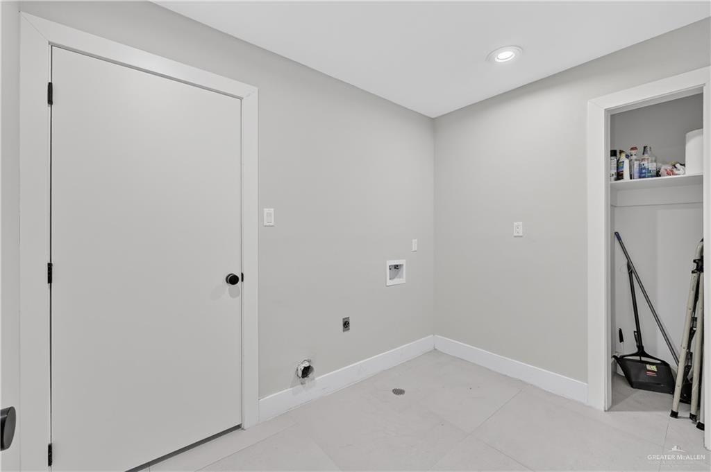 Photo 21 of 112 Jay Avenue