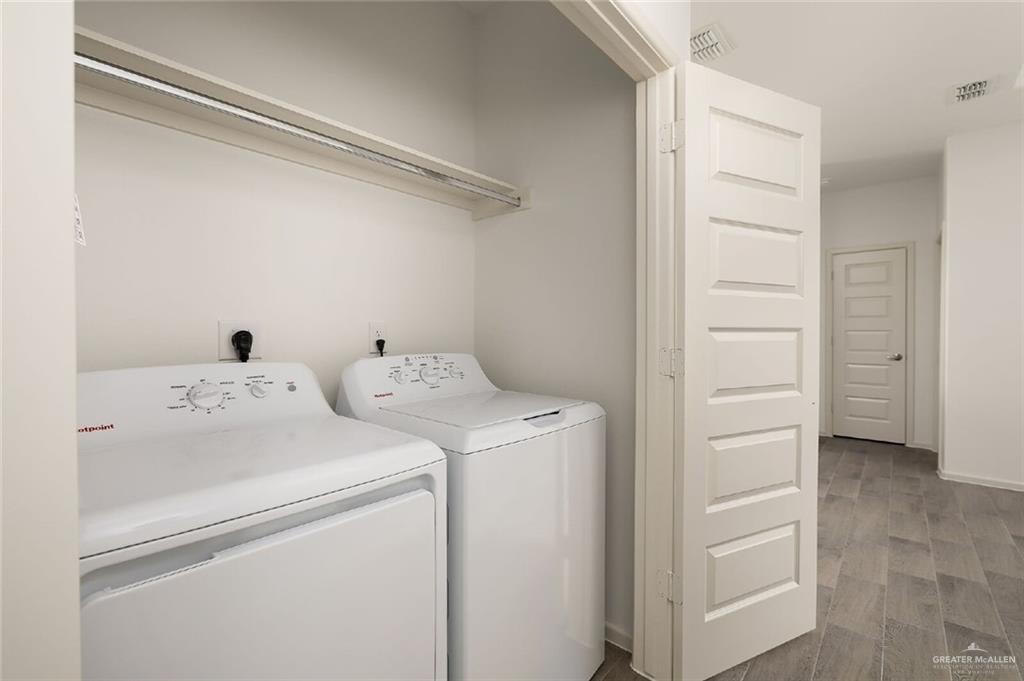 Photo 11 of 2805 Hayes Avenue #2