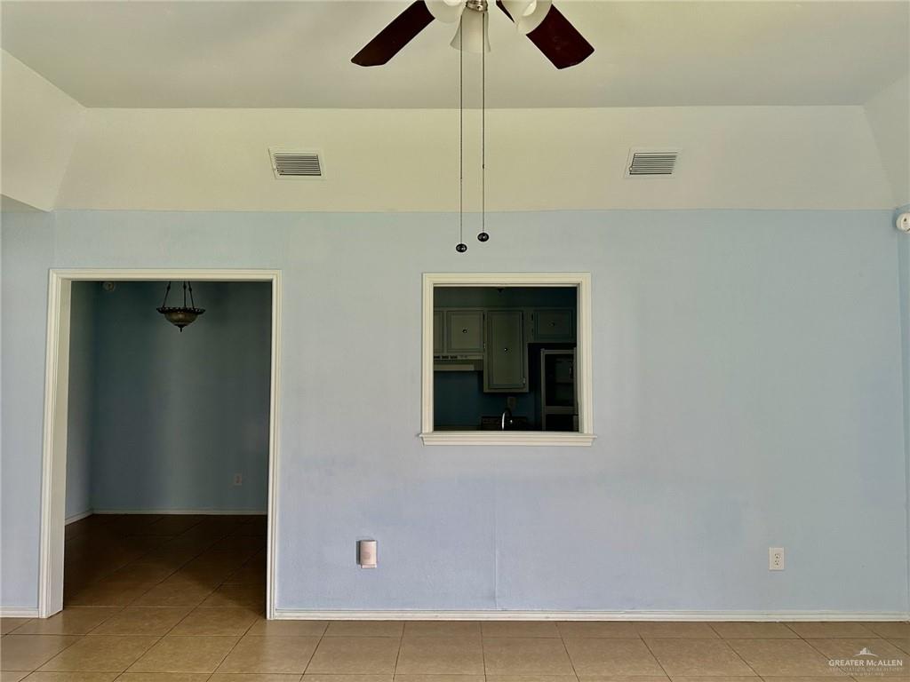 Photo 10 of 700 Iris Avenue