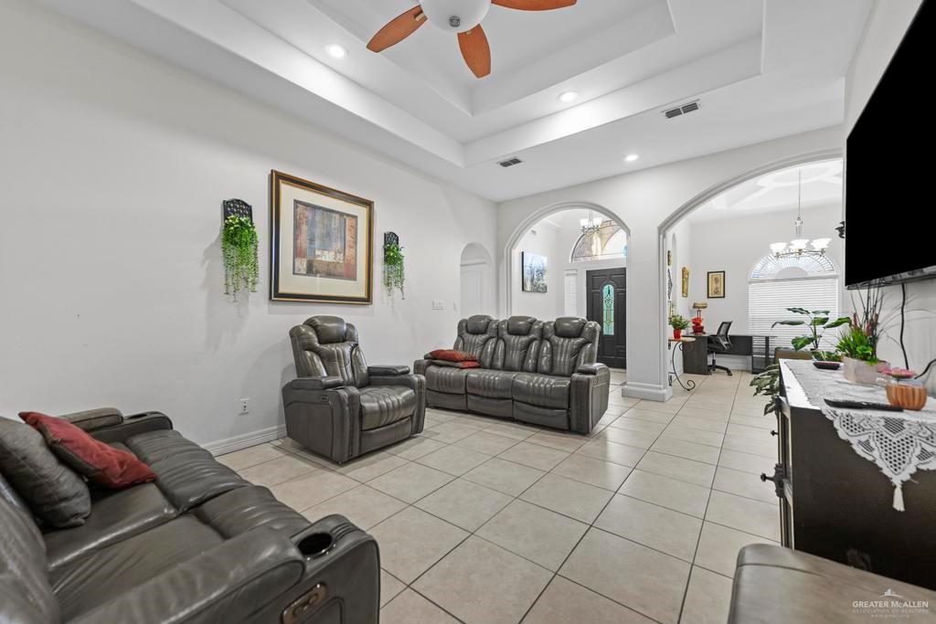 Photo 4 of 701 Arapaho Avenue