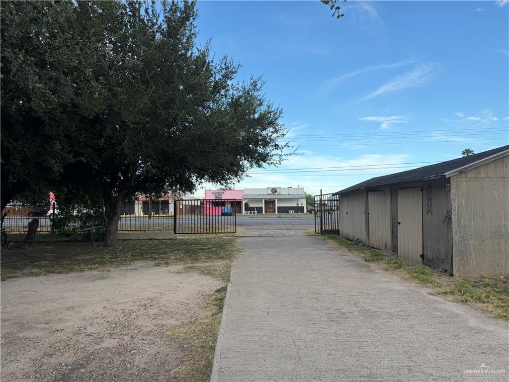 Photo 4 of 4827 Fm 493 Road