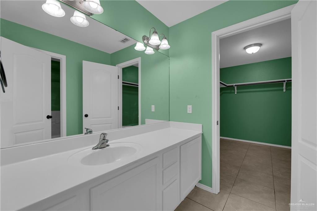 Photo 10 of 3619 Prestwick Street