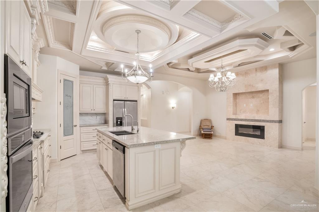 Photo 5 of 2820 Cuarzo Street
