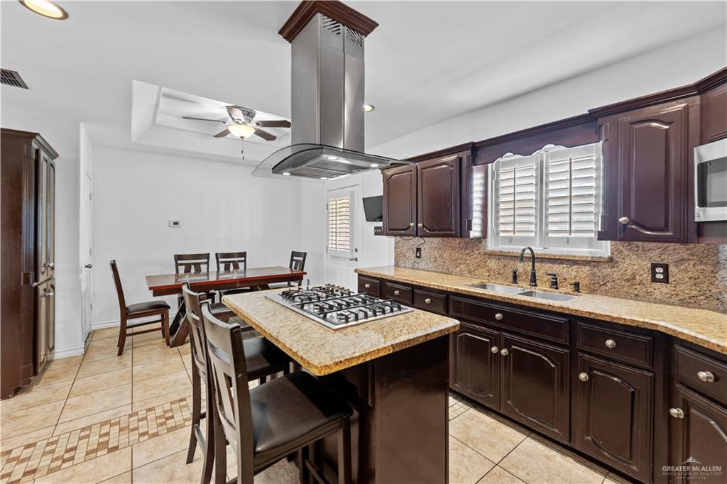 Photo 5 of 906 San Cristobal Street