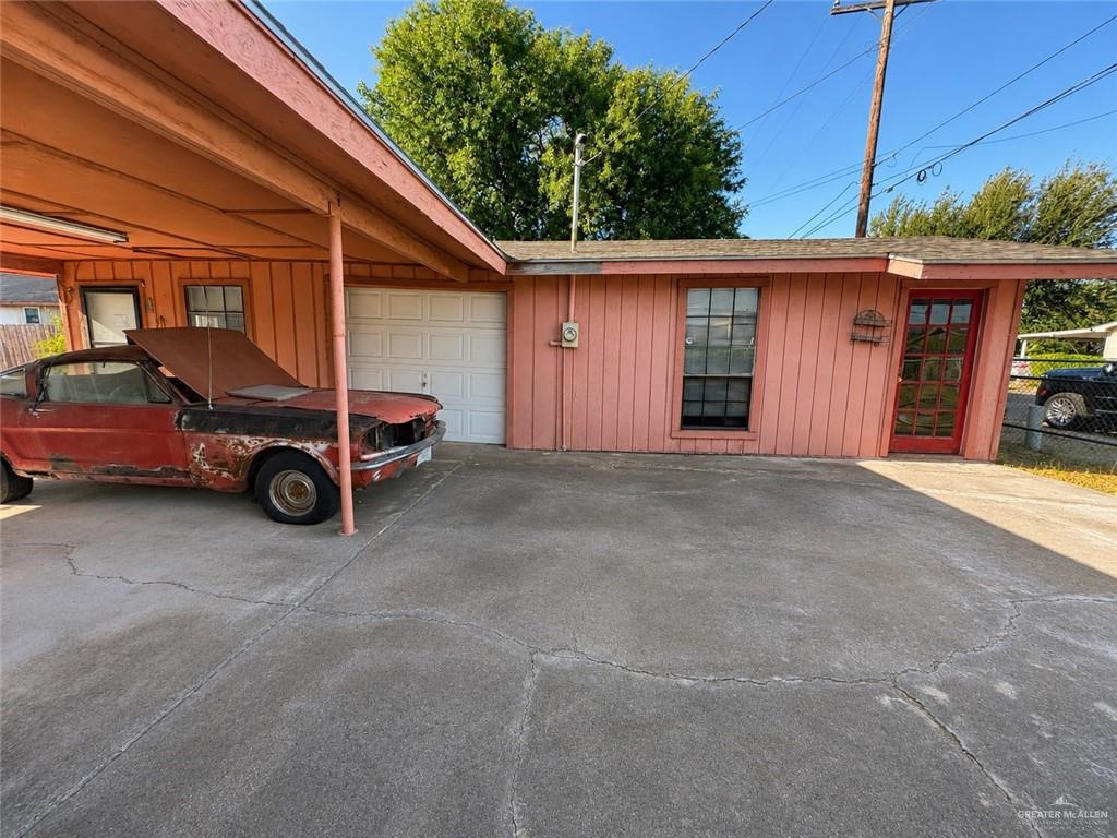 Photo 2 of 1622 Raul Longoria Road