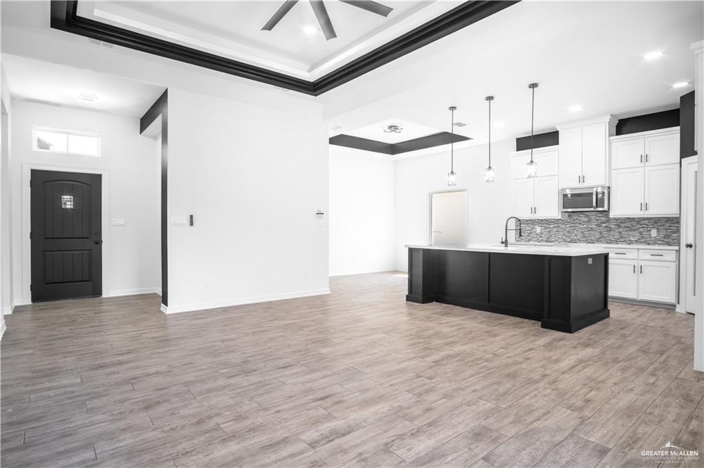 Photo 4 of 3625 Diamondhead Avenue