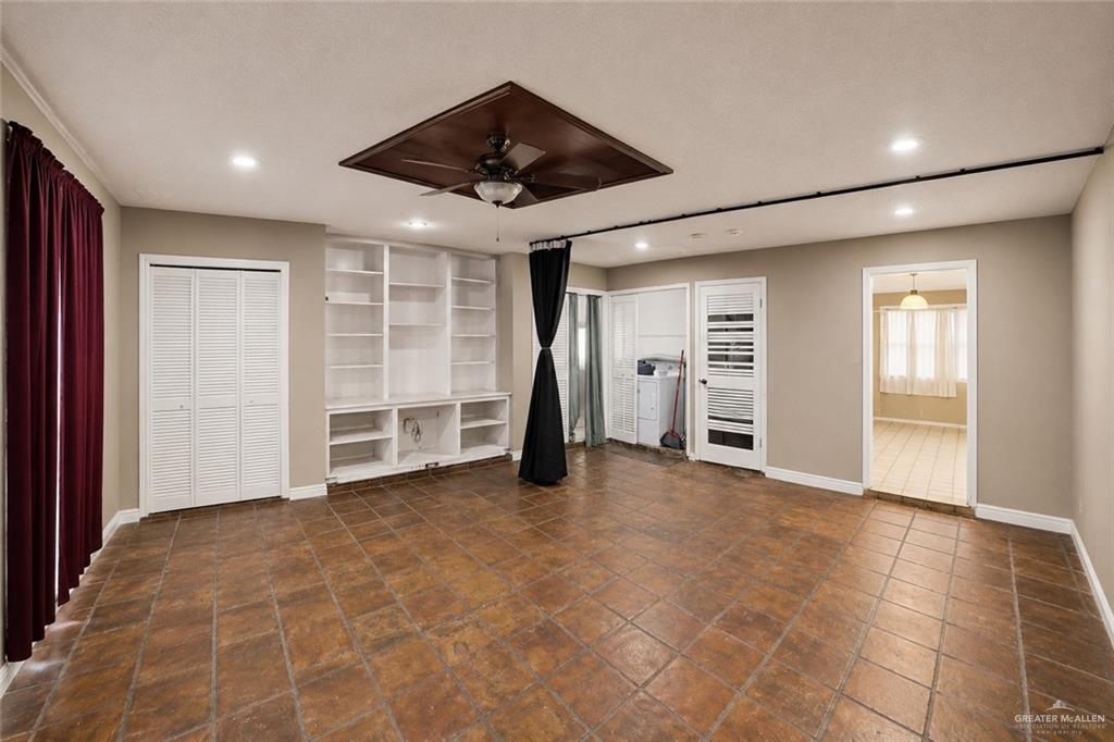 Photo 4 of 2423 Live Oak Street