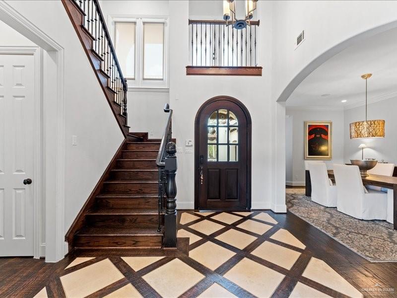 Photo 6 of 7 Ivy Court