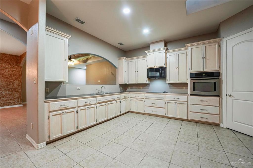 Photo 9 of 1510 Calle Espana Avenue