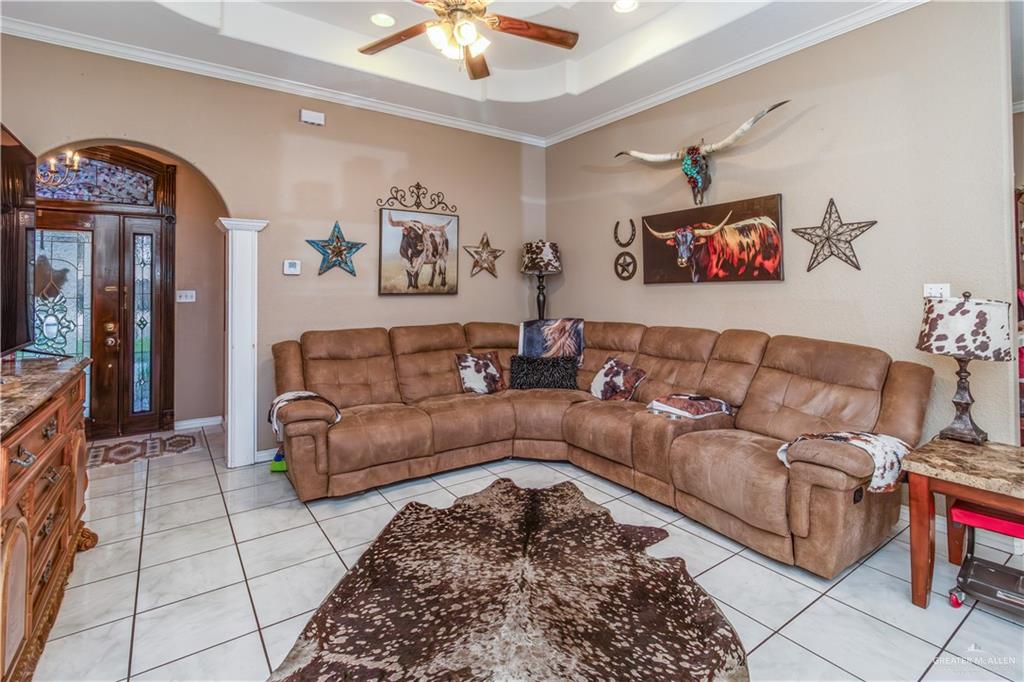 Photo 2 of 1405 La Ciniega Drive