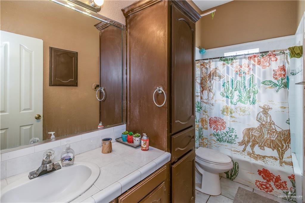 Photo 7 of 1405 La Ciniega Drive