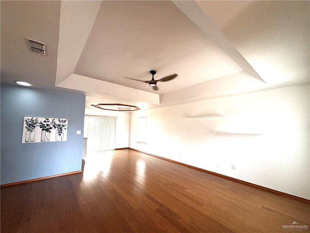 Photo 11 of 418 Capricorn Street