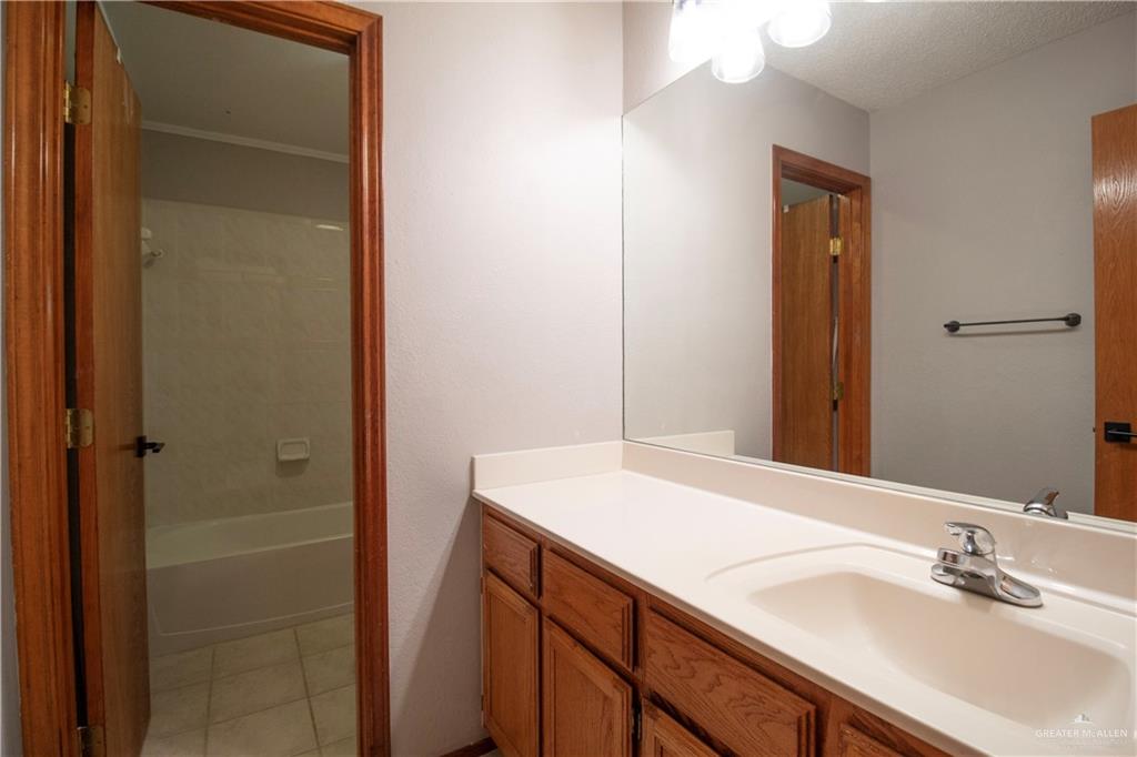 Photo 19 of 2105 Emory Avenue