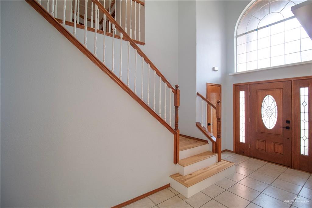 Photo 3 of 2105 Emory Avenue