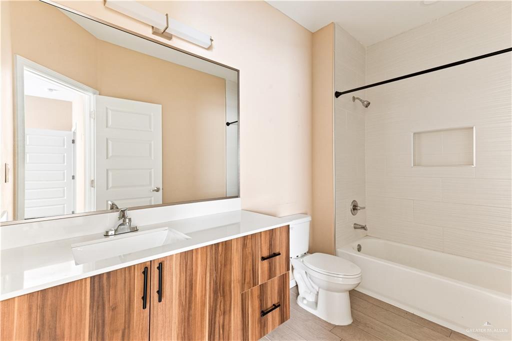Photo 7 of 2919 Driftwood Street #4