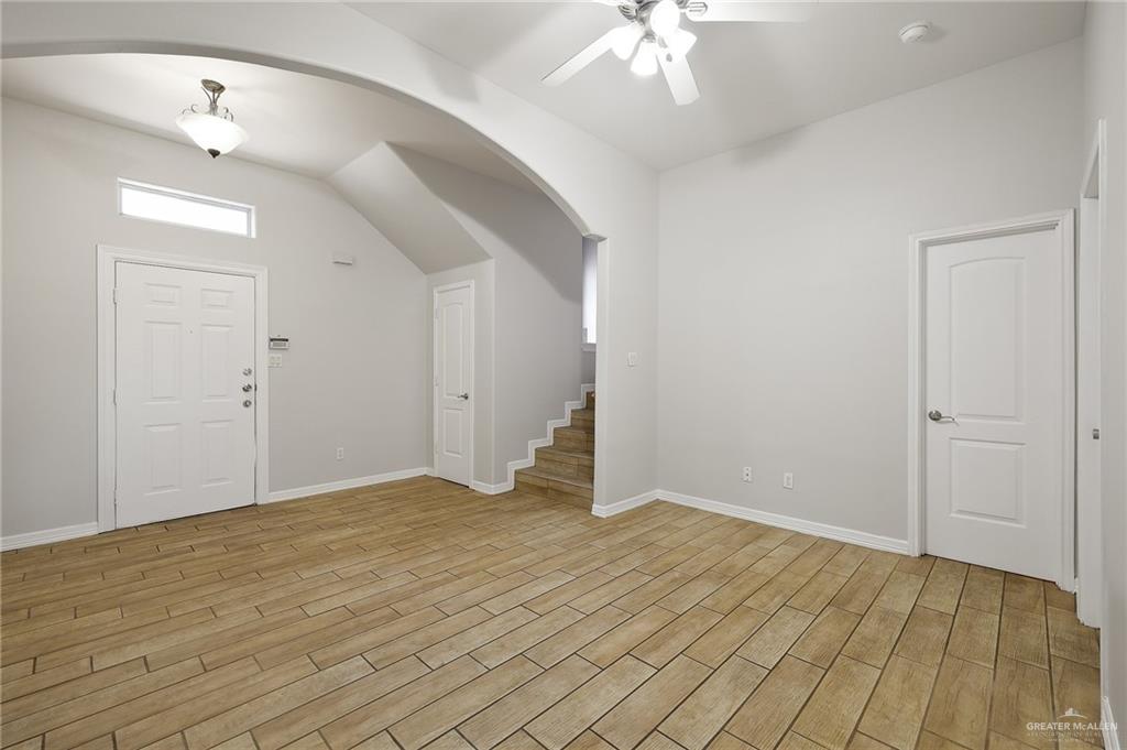 Photo 2 of 1521 Mcintyre Street #1