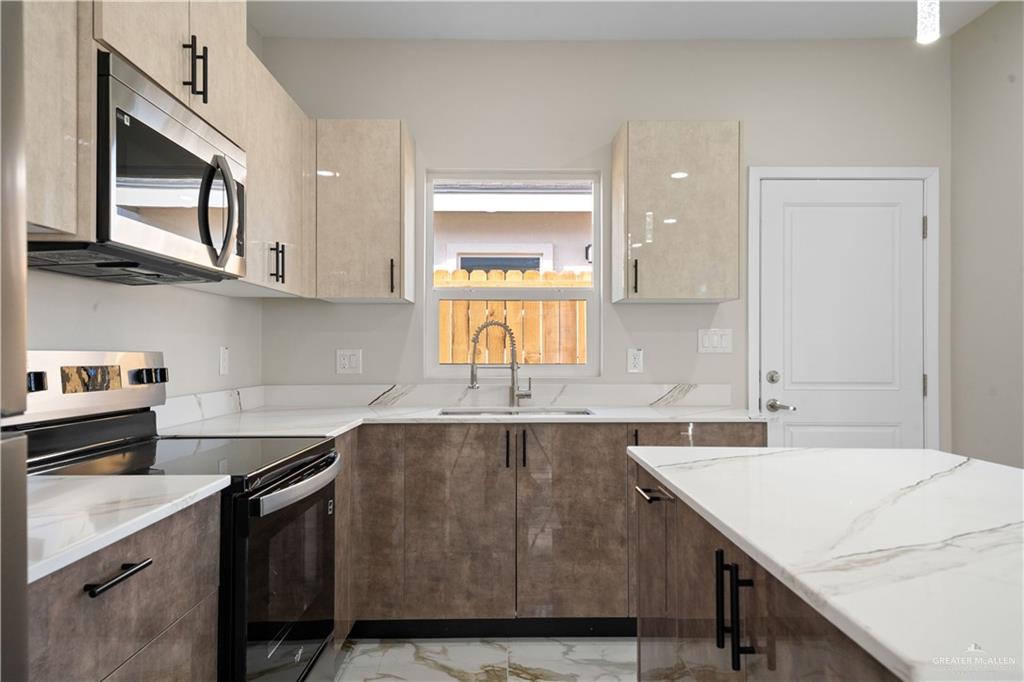 Photo 4 of 409 Onyx Avenue #3