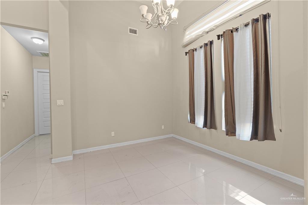 Photo 4 of 5120 Kendlewood Avenue