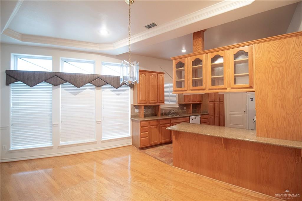 Photo 5 of 1224 Peking Street