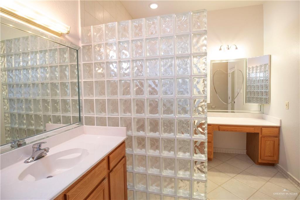 Photo 9 of 1224 Peking Street