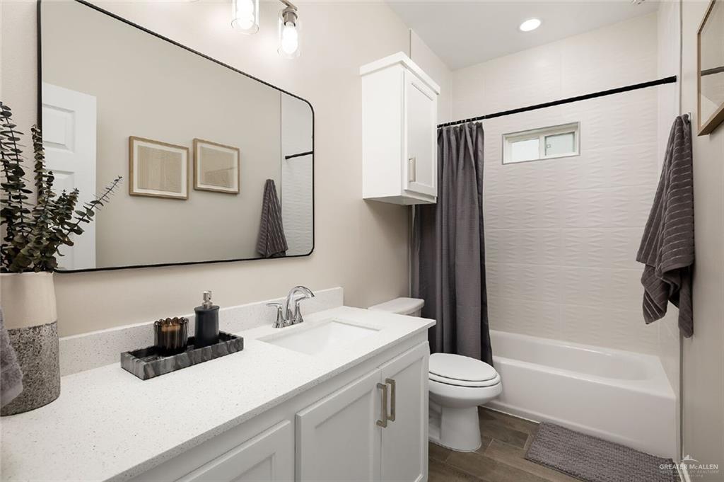 Photo 11 of 2805 Harrison Avenue #2