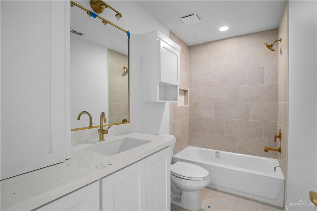 Photo 11 of 1005 Emerald Drive