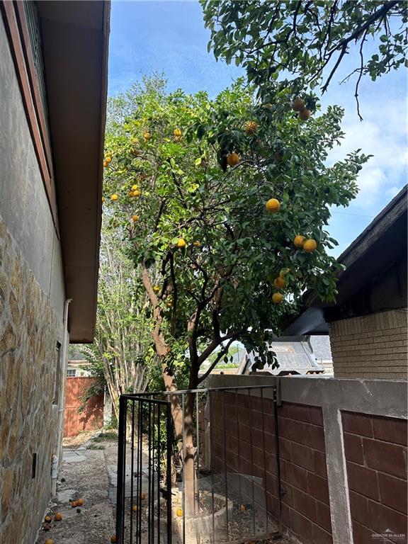 Photo 17 of 607 Mariposa Street