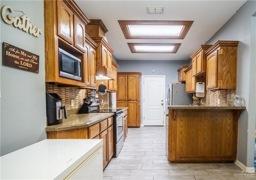 Photo 14 of 704 Oliverio Avenue