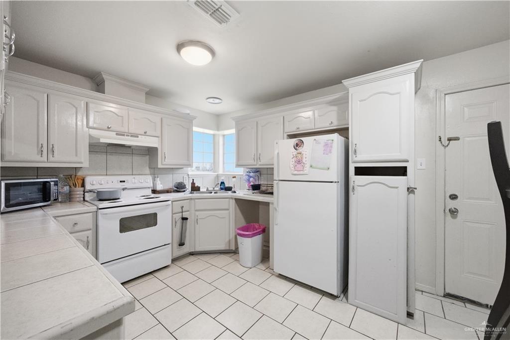 Photo 19 of 2213 Dahlia Street