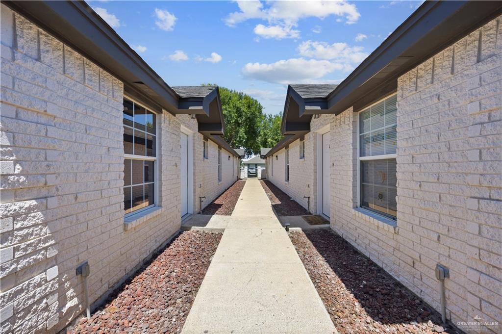 Photo 3 of 2213 Dahlia Street