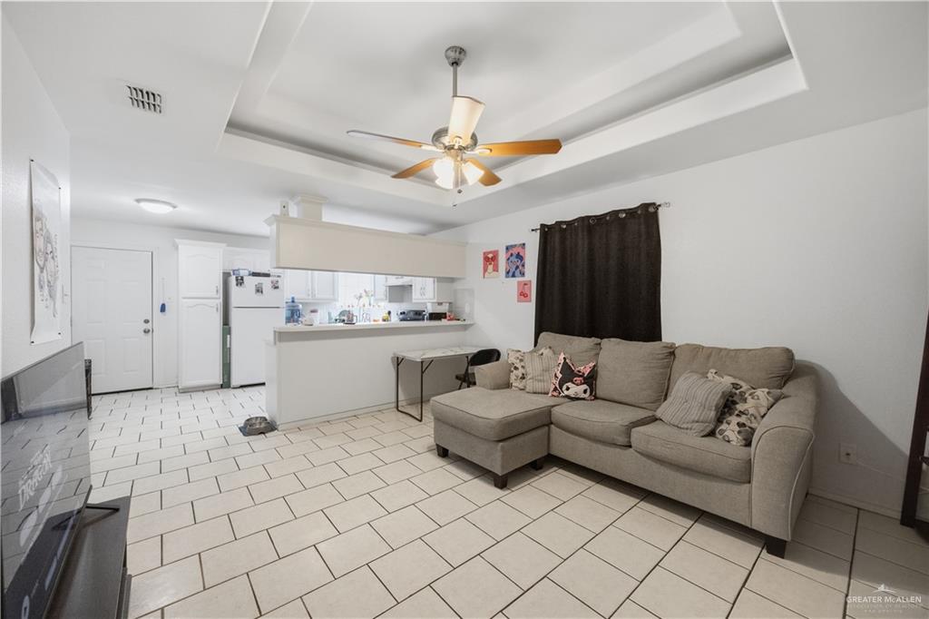 Photo 7 of 2213 Dahlia Street