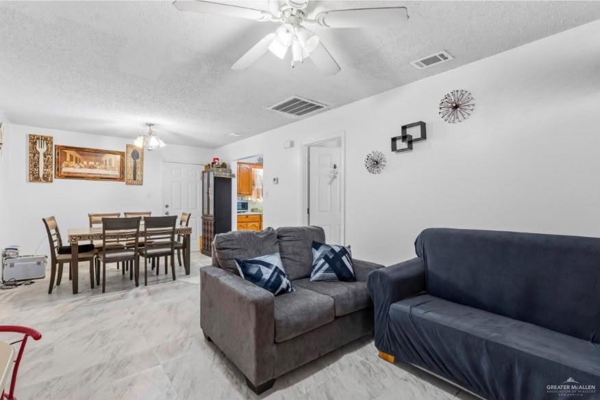 Photo 3 of 703 Dove Avenue