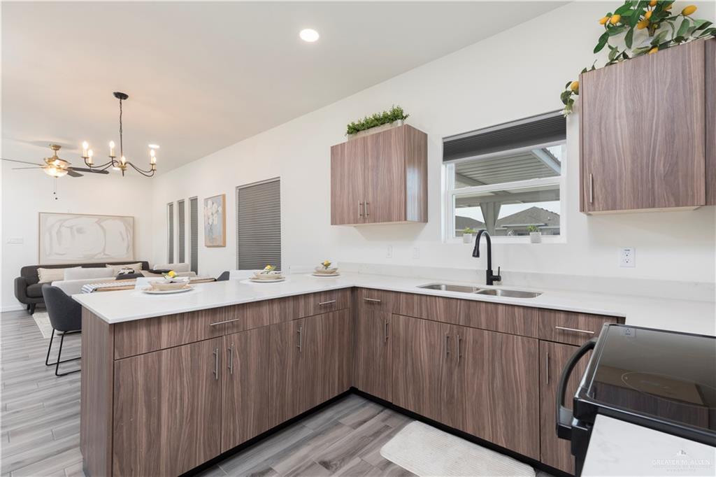 Photo 3 of 1006 Clarence Avenue #2