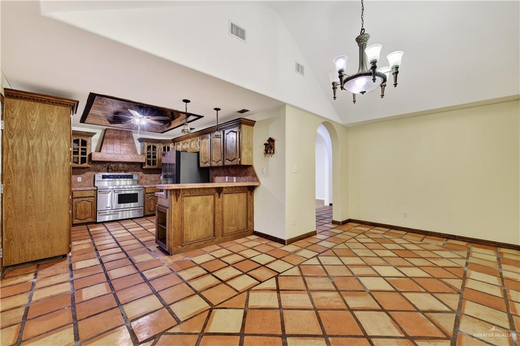 Photo 14 of 701 Camellia Avenue