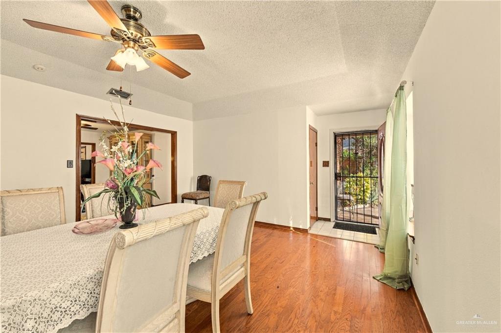 Photo 3 of 3620 Gumwood Avenue #1