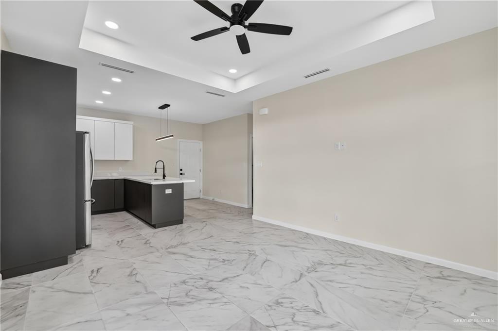 Photo 3 of 1304 Rosewood Lane