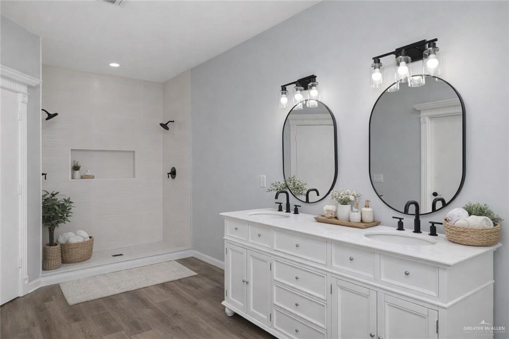 Photo 15 of 915 Durango Street