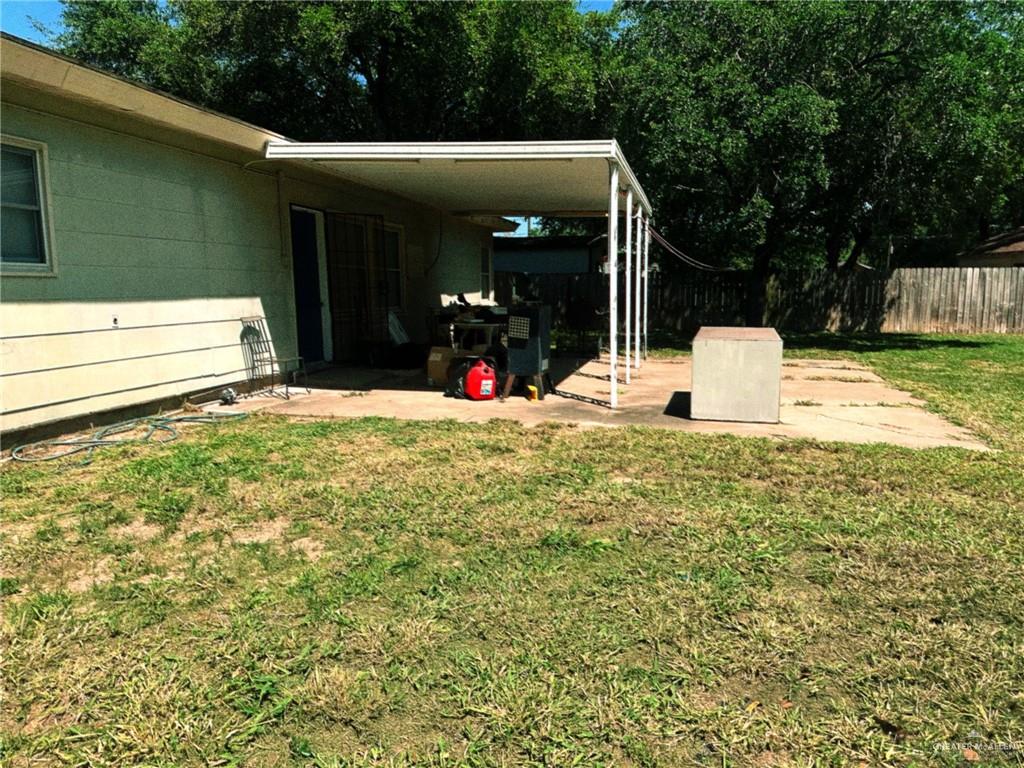 Photo 2 of 805 Bennett Street