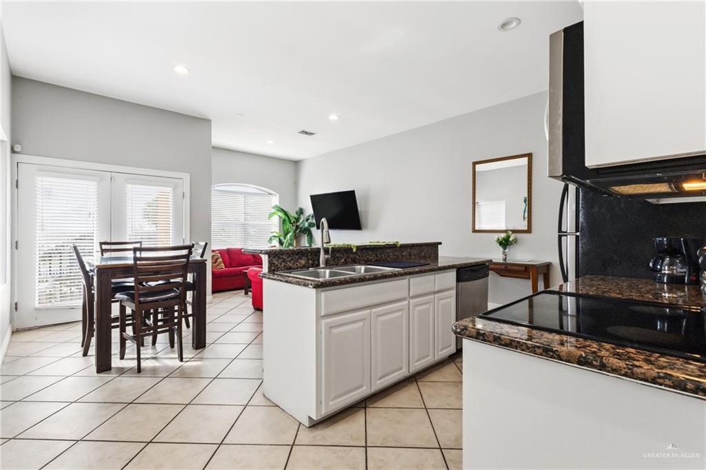 Photo 6 of 103 Gardenia Street #8