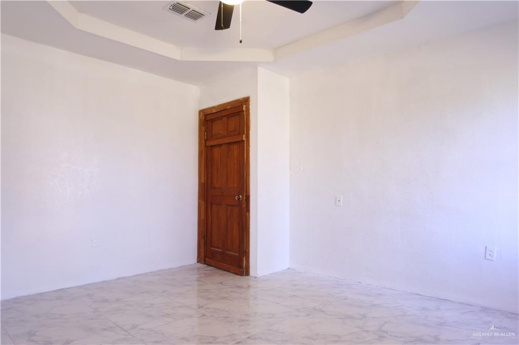 Photo 7 of 927 Salazar Street