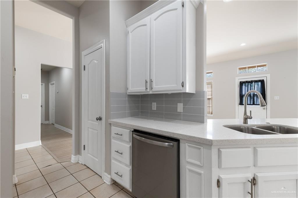Photo 12 of 4605 Hackberry Avenue