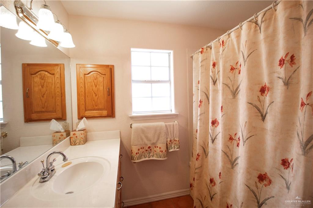 Photo 11 of 114 Saturn Street