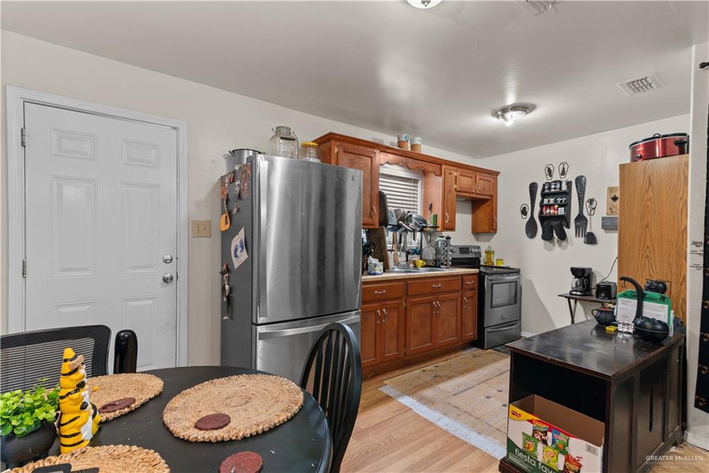 Photo 5 of 915 Los Ebanos Street