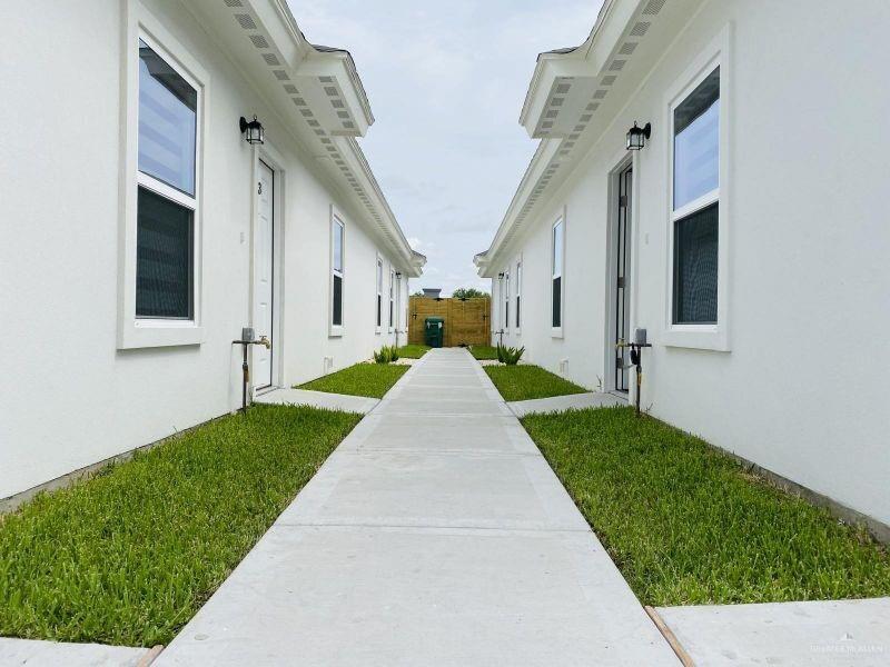 Photo 4 of 909 Carmel Avenue #2
