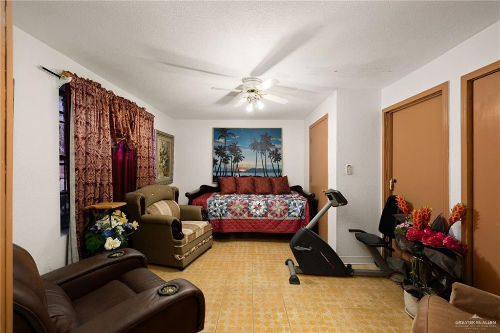 Photo 8 of 264 Huisache Street