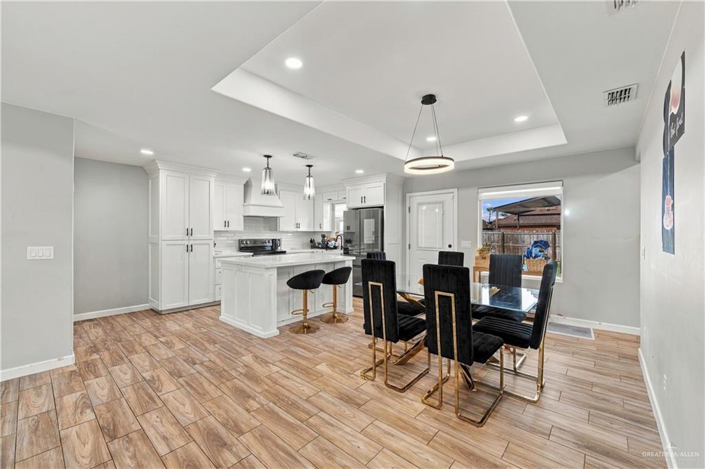 Photo 5 of 610 Resplandor Street