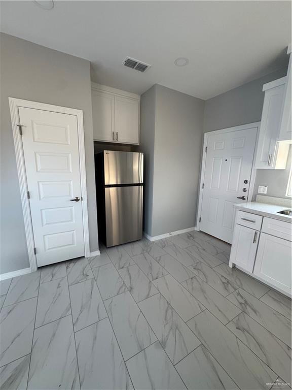Photo 4 of 2109 Elsham Avenue #2