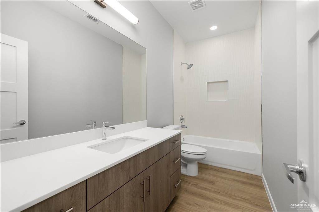Photo 10 of 2700 Mockingbird Road #1